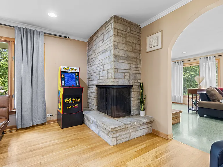 2416 Westbrook Dr — Photo 15