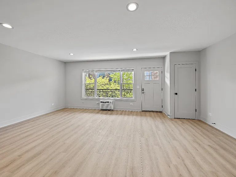 5616 N Washtenaw Ave #203 — Photo 4