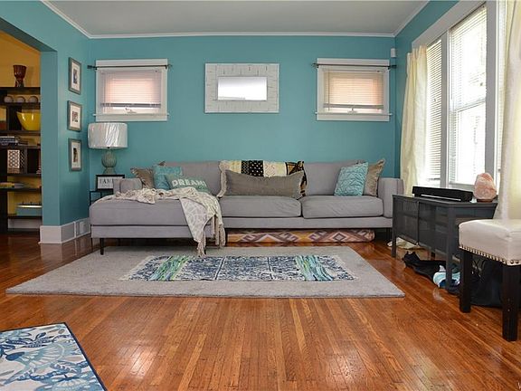 3rd image of 207 Stillwell Ave