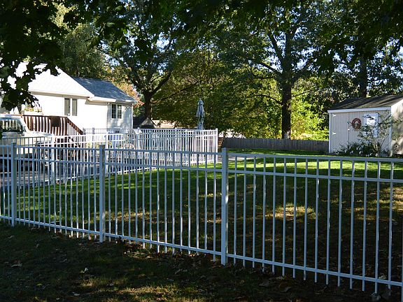 new powdercoated 4ft fence