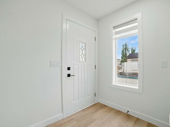 5th image of 1826 35th Ave NW