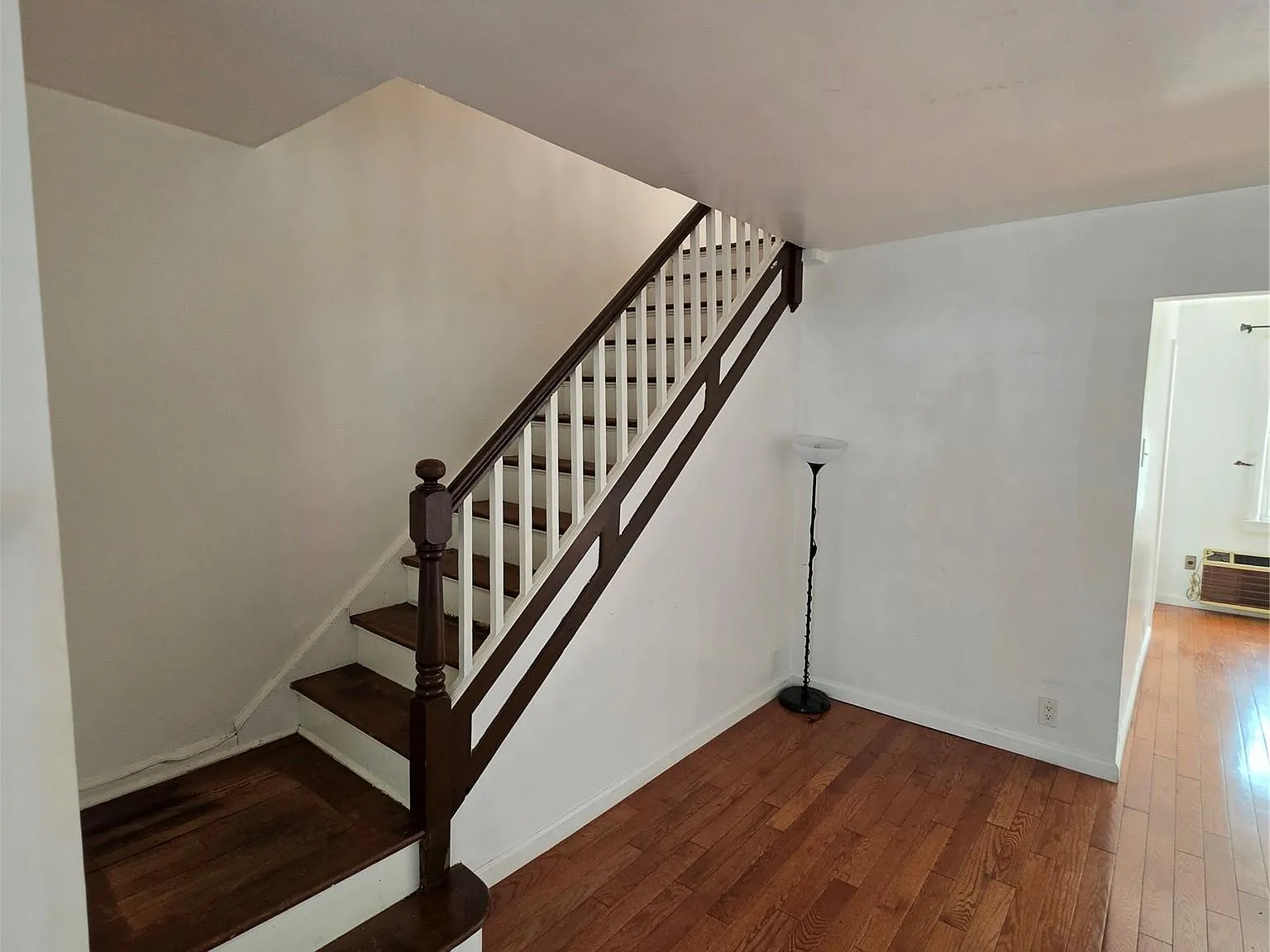3 bed, 2.0 bath, 1868 sqft, $3,499 — Photo 4