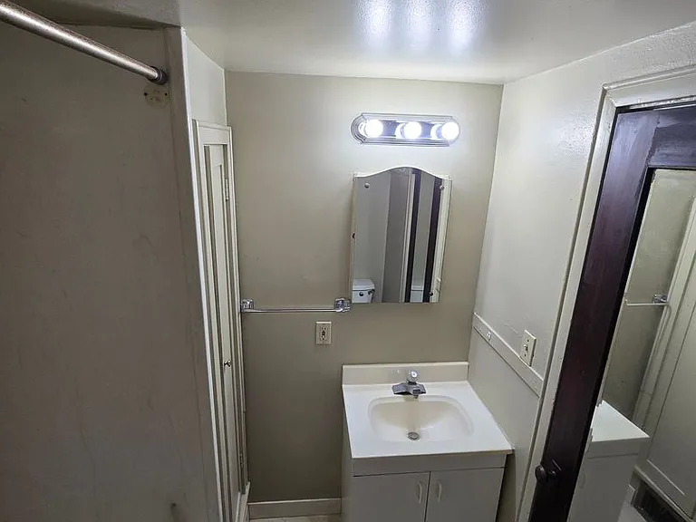209 N Madison St — Photo 17