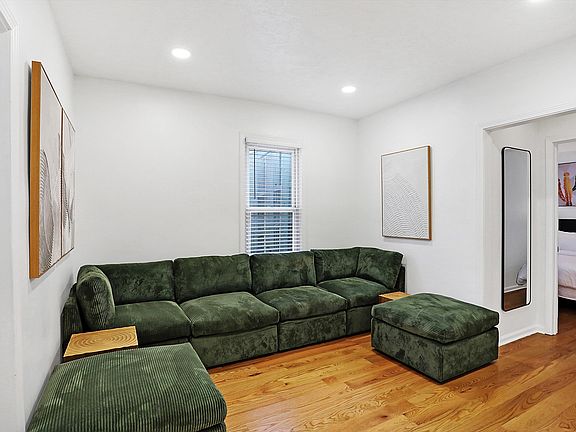 4th image of 1417 N Pershing Ave