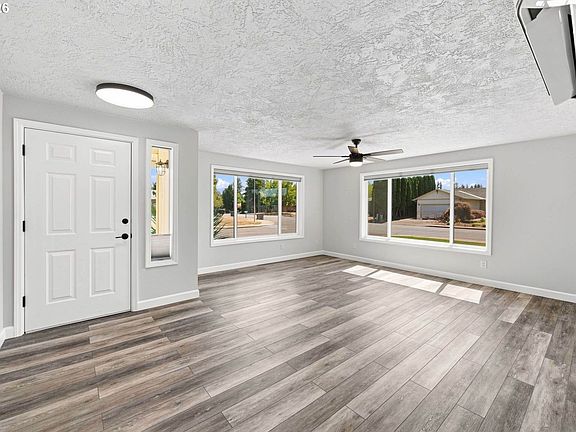 4th image of 931 SW Fleishauer Ln