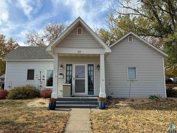 117 S Bartlett St, Canton, SD 57013