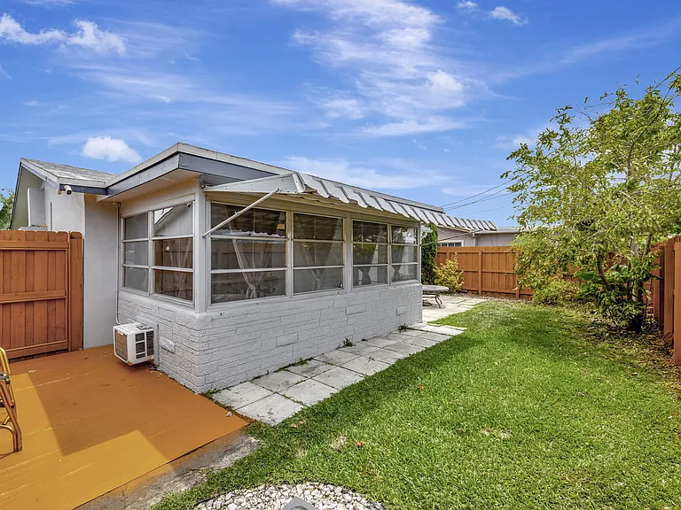 4901 NW 27th Way — Photo 22