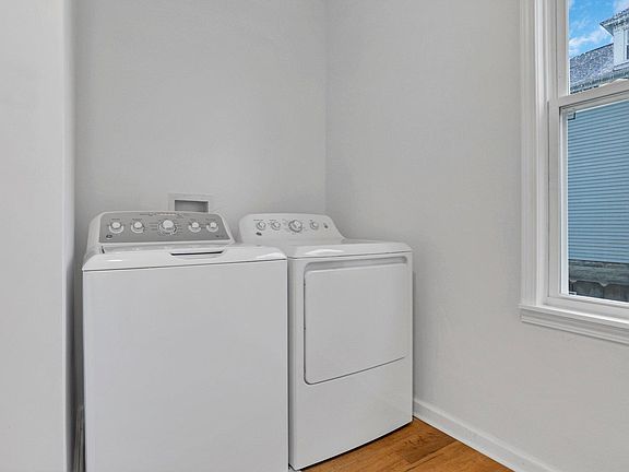 5th image of 282 S Cypress Ave