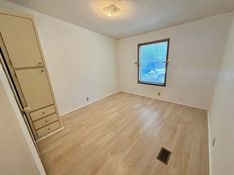 166 Smith Ln — Photo 11
