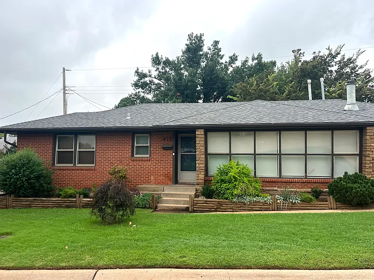 412 NW 47th St — Photo 1