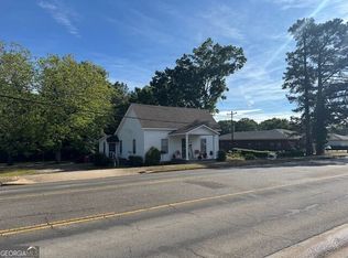 319 E McCarty St, Sandersville, GA 31082