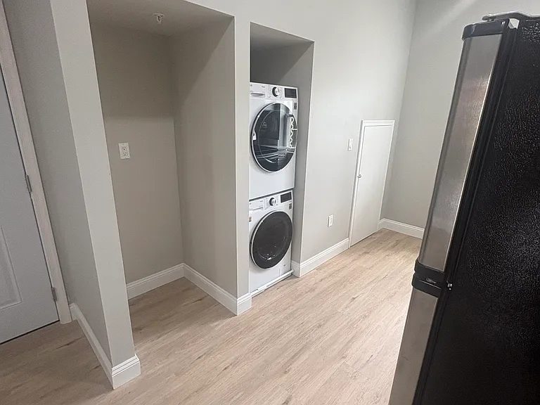 2105 Maryland Ave #404 — Photo 9