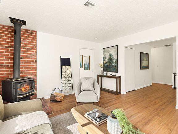 5th image of 12747 NE Holladay St