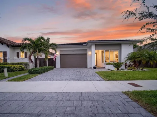 15226 SW 176th Ln, Miami, FL 33187