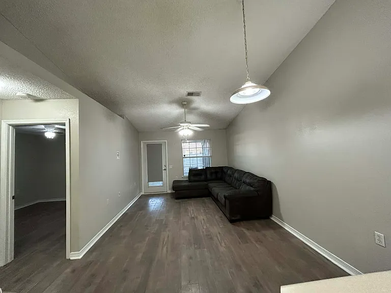 2329 Trailwood Dr — Photo 6