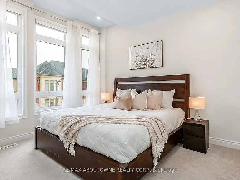 3294 Millicent Ave — Photo 32