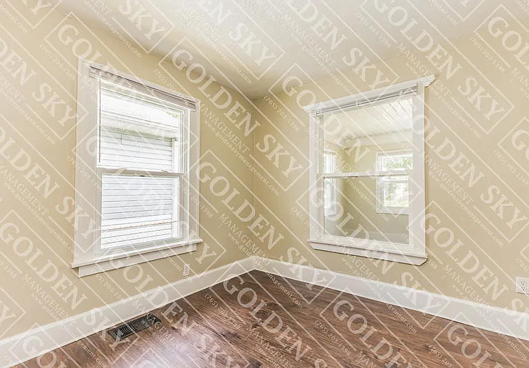 2909 S Franklin St — Photo 9