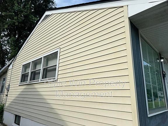 4th image of 360 Shepley Dr