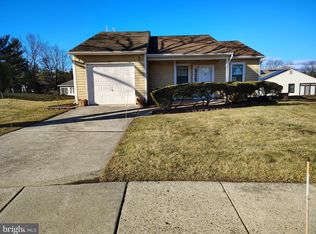 21 Meadowwood Ct, Columbus, NJ 08022