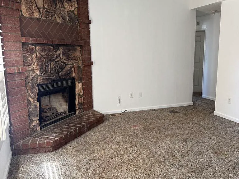 14205 Winchester Dr — Photo 2