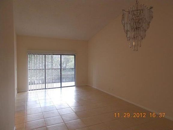 3rd image of 4371 Carambola Cir N