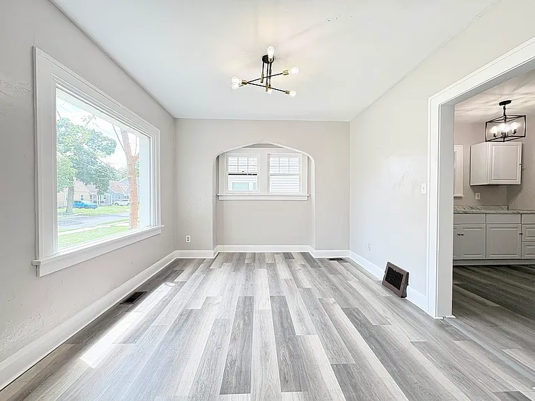 804 Alvison Rd — Photo 6