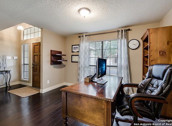 5th image of 1106 Hedgestone Dr