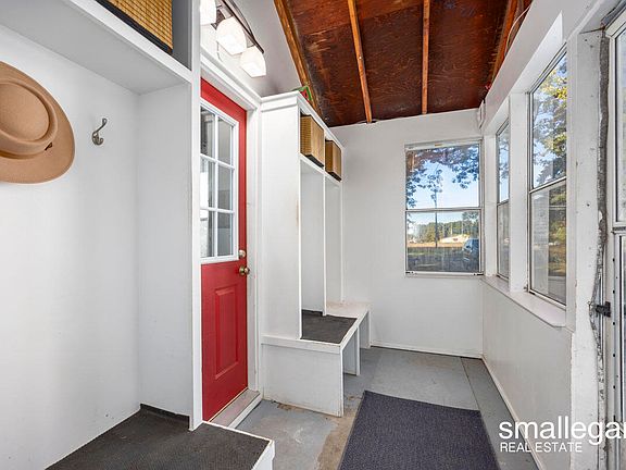 5th image of 3276 Dean Lake Ave NE