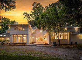 27 Pascack Rd, Woodcliff Lake, NJ 07677