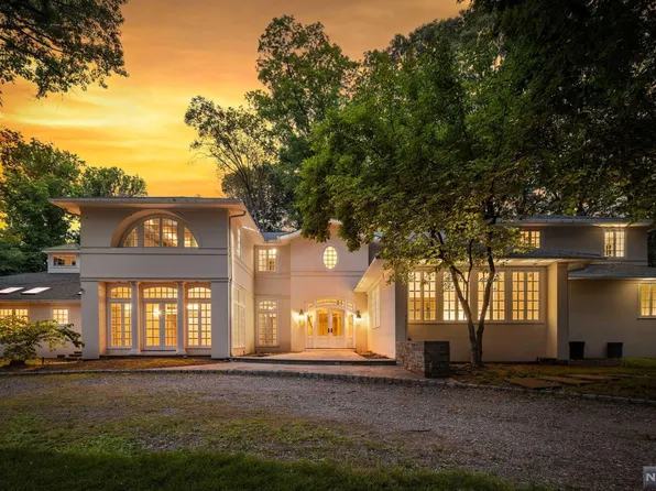 27 Pascack Rd, Woodcliff Lake, NJ 07677