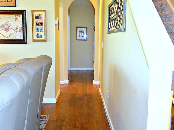 4th image of 439 Fannis Cir