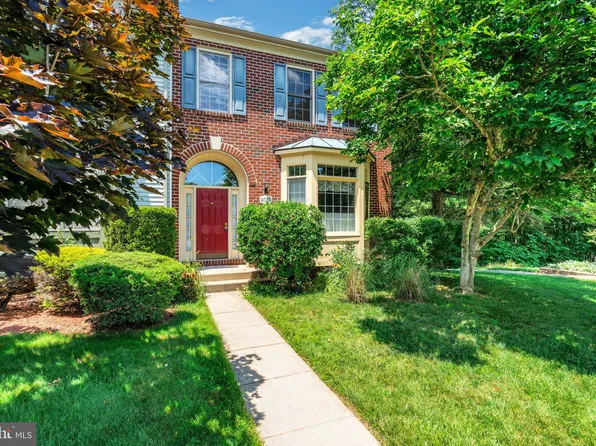 8020 Quill Point Dr, Bowie, MD 20720