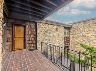 4505 Headwood Dr APT 10, Kansas City, MO 64111