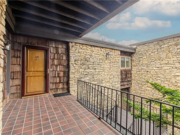 4505 Headwood Dr APT 10, Kansas City, MO 64111