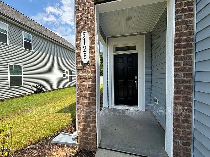 3 bed, 2.5 bath, $2,500 — Photo 3