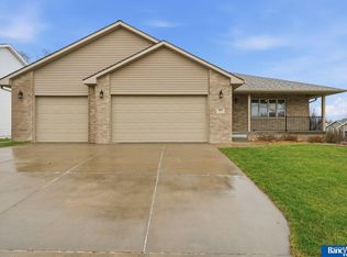 1901 Arctic Dr, Lincoln, NE 68521