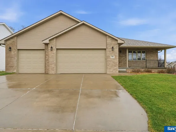 1901 Arctic Dr, Lincoln, NE 68521
