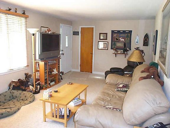 3rd image of 551 Lakeview Dr