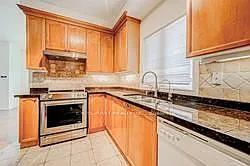166 Bur Oak Ave — Photo 4