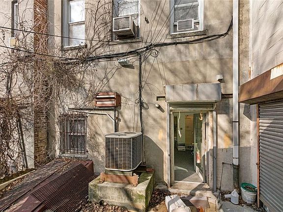 4th image of 12516 Jamaica Ave