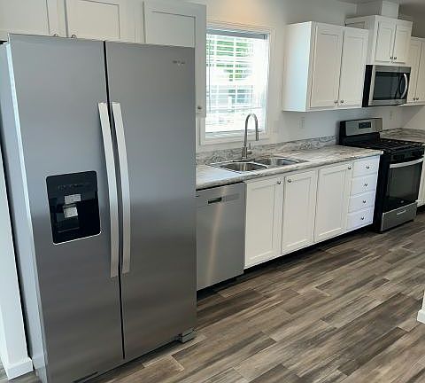 3rd image of 405 Elm Dr #115