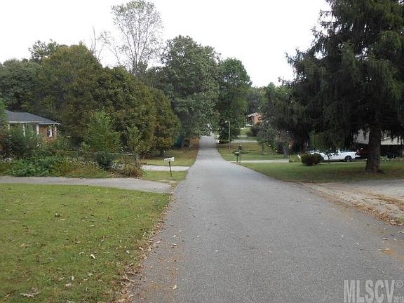 5th image of 146 Whispering Pines Dr