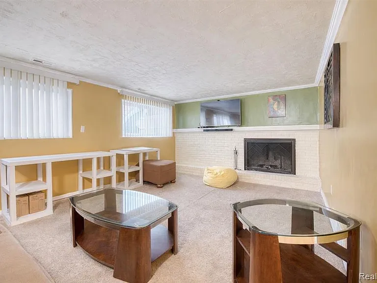 30650 Glenwood Cir — Photo 17
