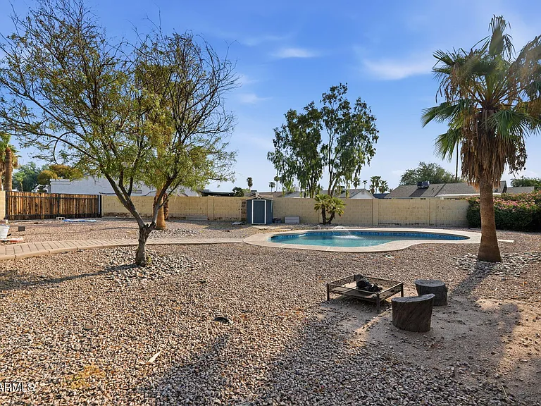 1735 E Stephens Dr — Photo 38