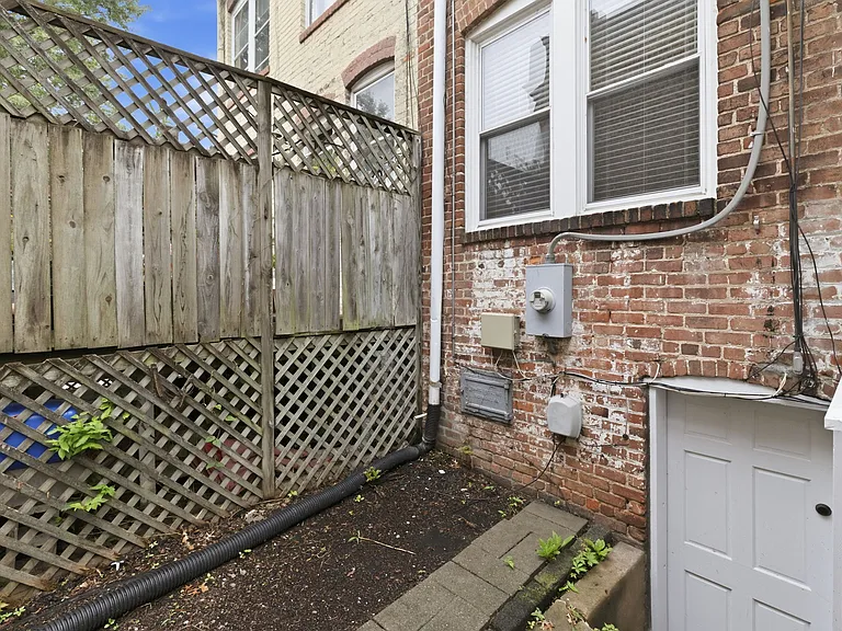 2425 W Main St — Photo 25