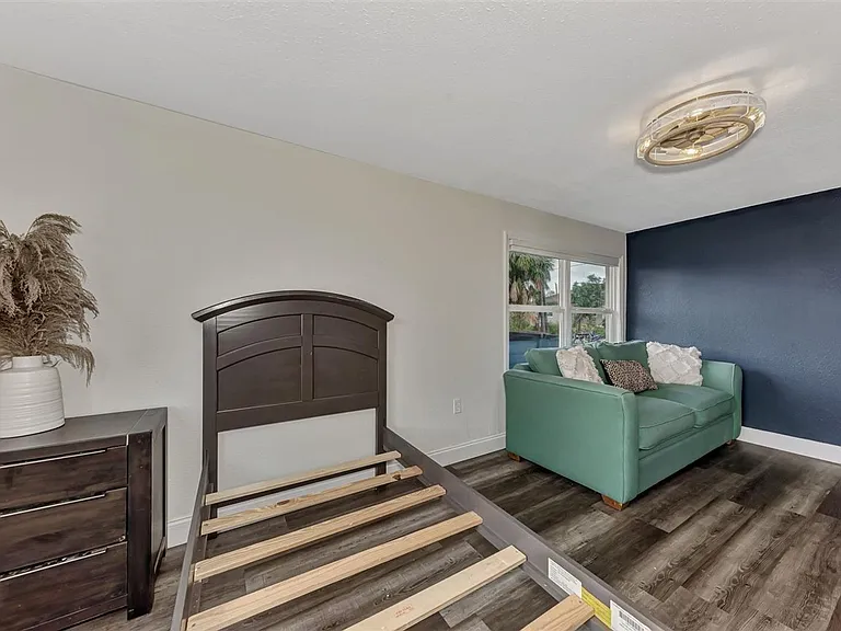 304 San Carlos Ave — Photo 16