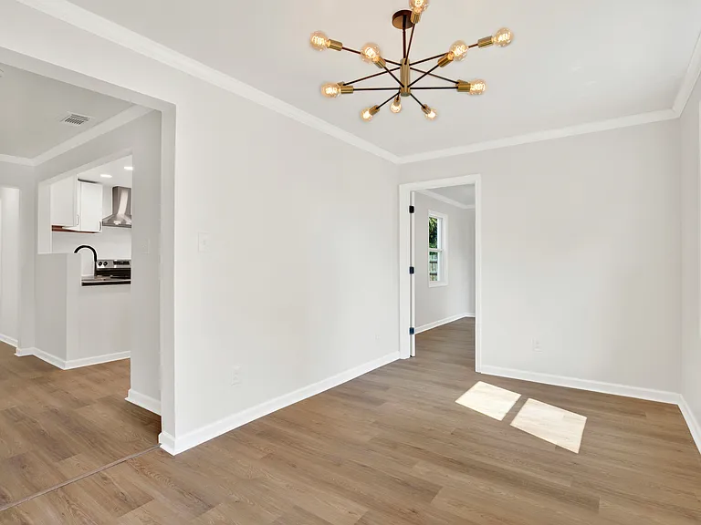 2244 Greenwood St — Photo 10
