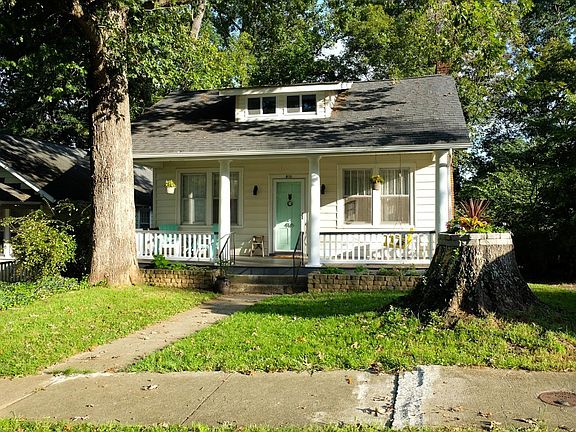 2nd image of 416 Oakridge Blvd