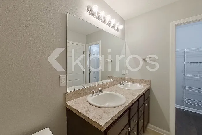 1319 Mull St — Photo 11