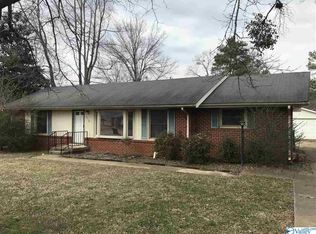 2218 Lynn Rd NW, Huntsville, AL 35810